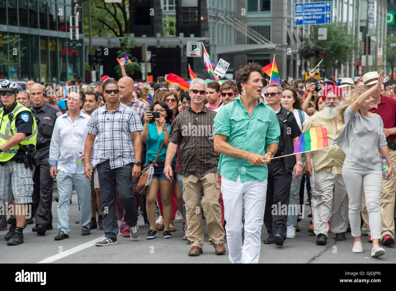 Montréal, Canada. 14 août, 2016. Le premier ministre du Canada, Justin Trudeau prend part au défilé de la fierté Montréal. Crédit : Marc Bruxelles/Alamy Live News Banque D'Images