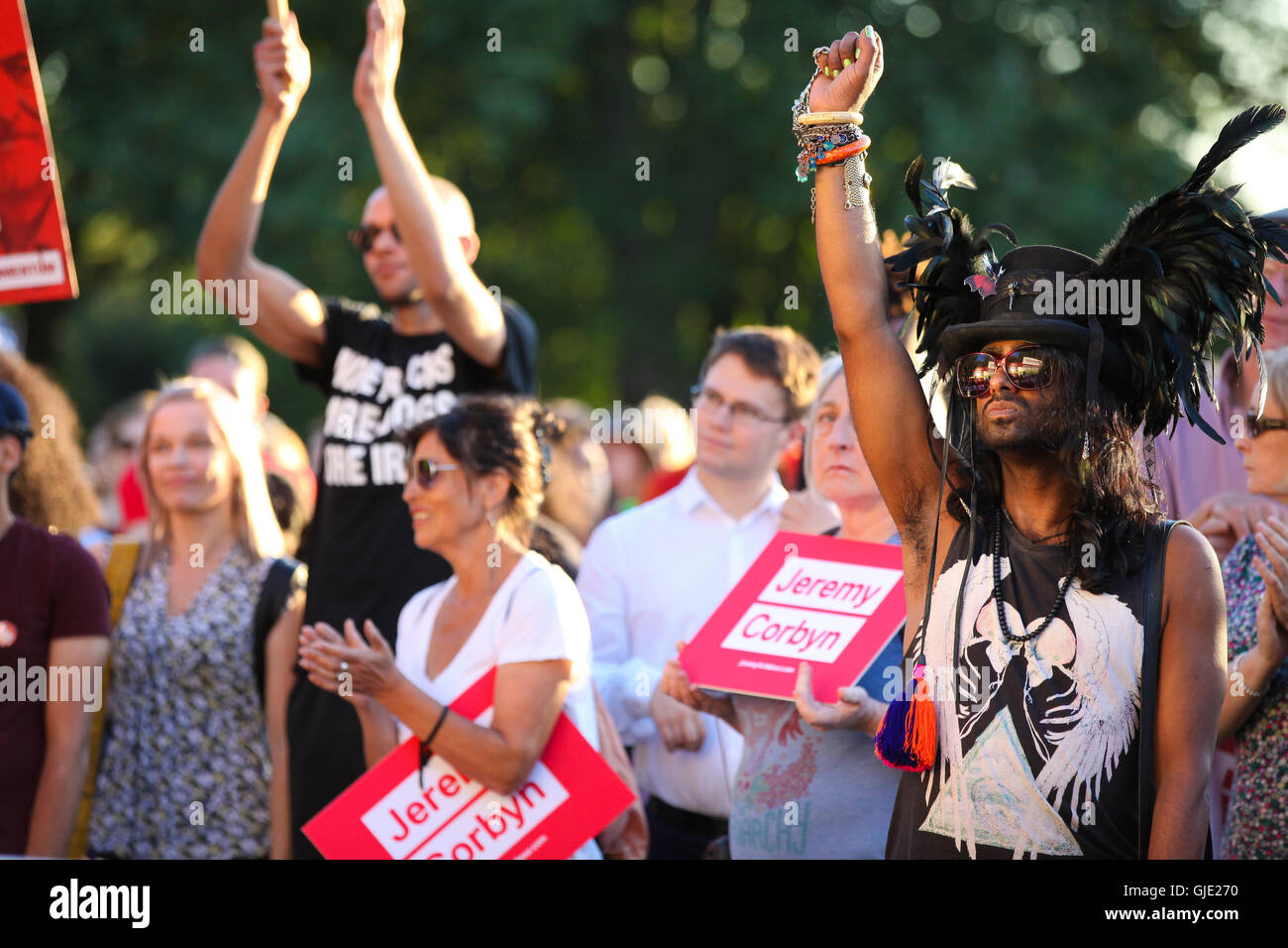 Highbury, au nord de Londres, Royaume-Uni, 15 août 2016 - Des centaines de partisans du Parti du Travail assister à un rassemblement de Highbury BAME Champs dans l'appui de Jeremy Corbyn's campagne de réélection. Credit : Dinendra Haria/Alamy Live News Banque D'Images