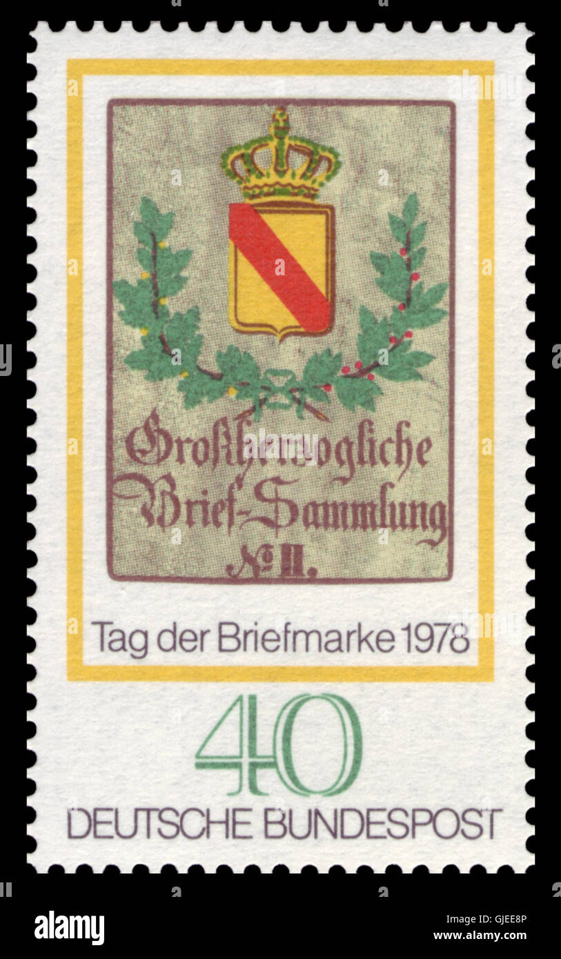 Le timbre DBP 1978 980 Tag der Briefmarke commémore la Journée du timbre allemand (Tag der Briefmarke) célébrée en 1978. Il présente des images symboliques liées à la philatélie et à l'histoire postale, émises pour honorer le passe-temps et ses collectionneurs. Banque D'Images