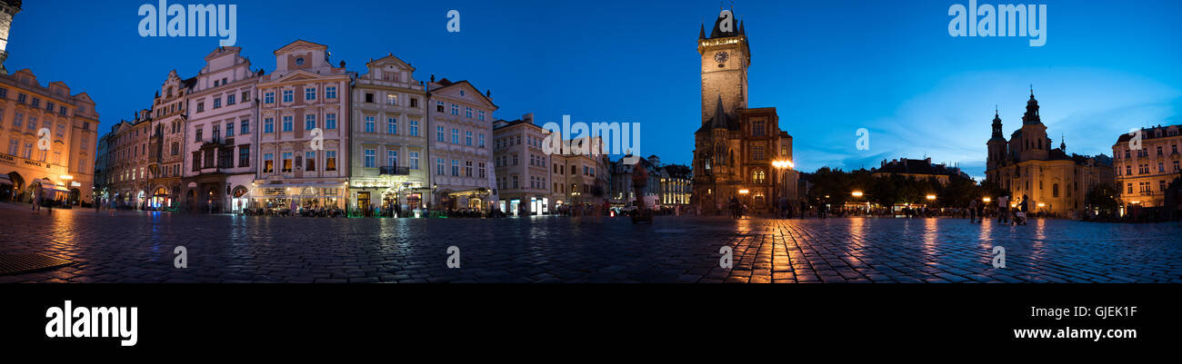 PRAGUE, RÉPUBLIQUE TCHÈQUE - 06 juin, 2016 : Rue et square de nuit Prague Banque D'Images