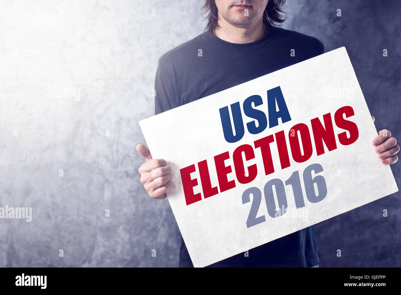 Élections USA 2016, man holding affiche pour rallye présidentielle Banque D'Images