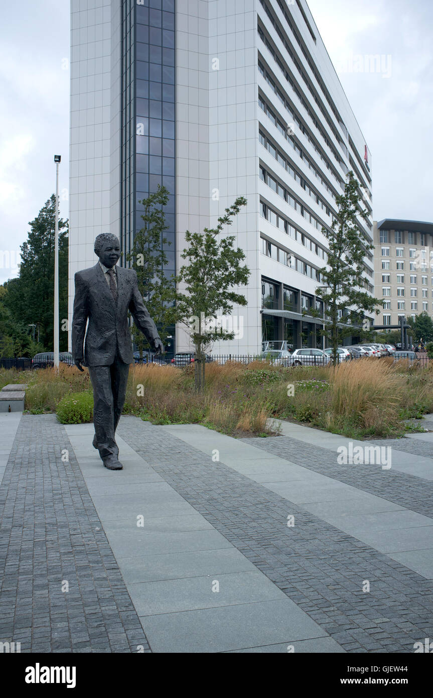 Statue of nelson mandela Banque de photographies et d’images à haute ...