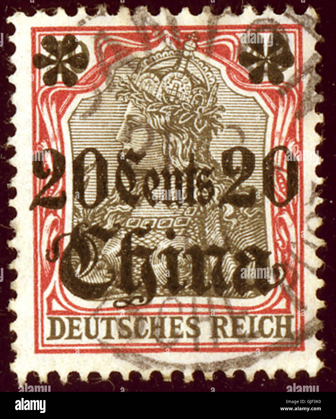 Le timbre de 1905 DP (poste allemande) en Chine à 20 cents Canton Mi32 représente un dessin lié aux opérations postales allemandes en Chine au début du 20ème siècle. Ce timbre a été utilisé pendant la période coloniale allemande. Banque D'Images