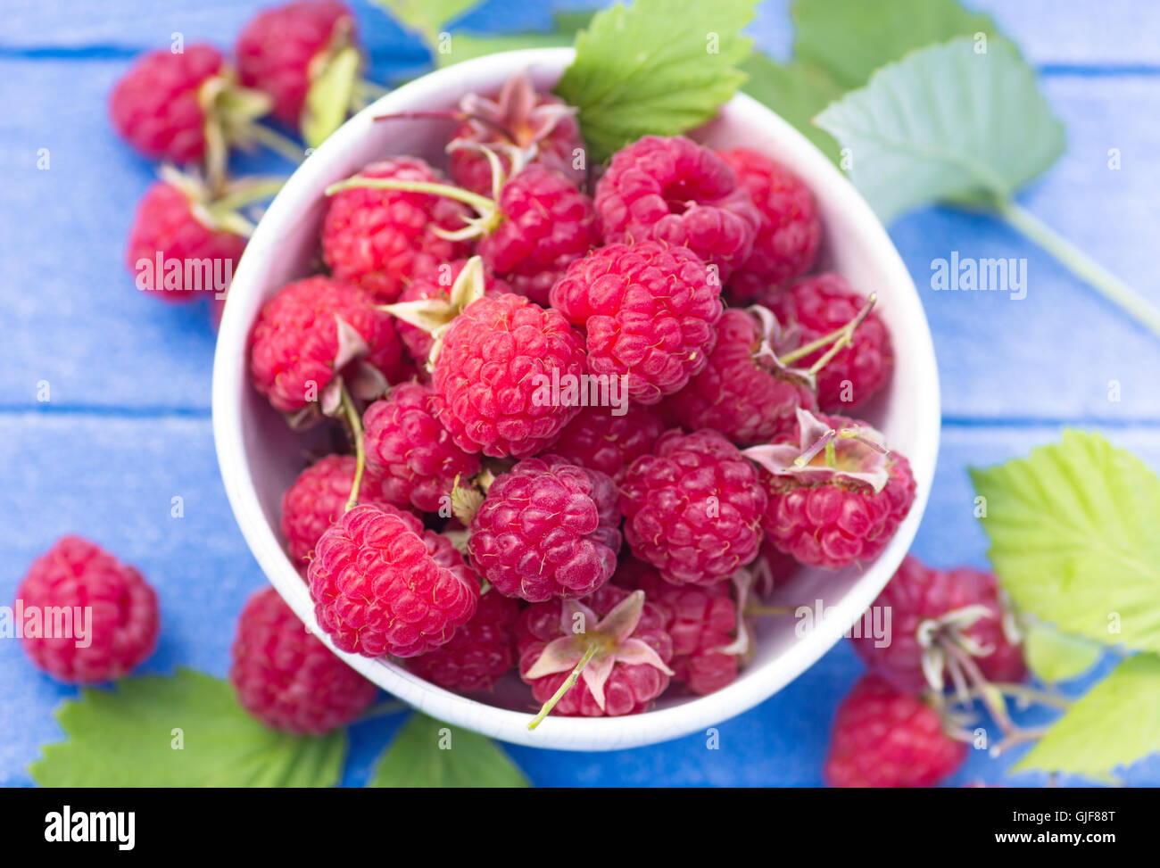 Bol de framboises fraîches rouge Banque D'Images