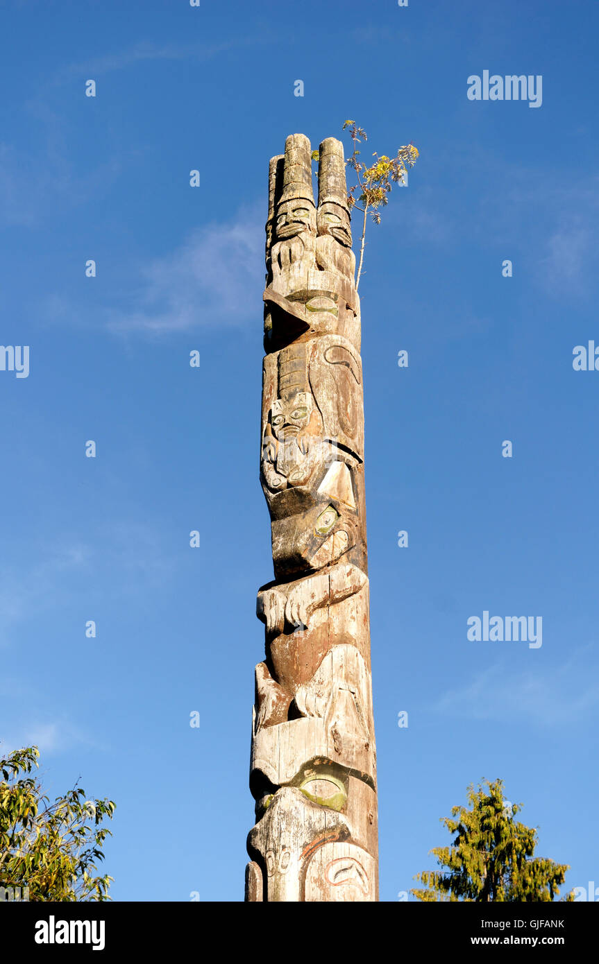 Premières Nations style haïda totem en Cates Park, Deep Cove, British Columbia, Canada Banque D'Images