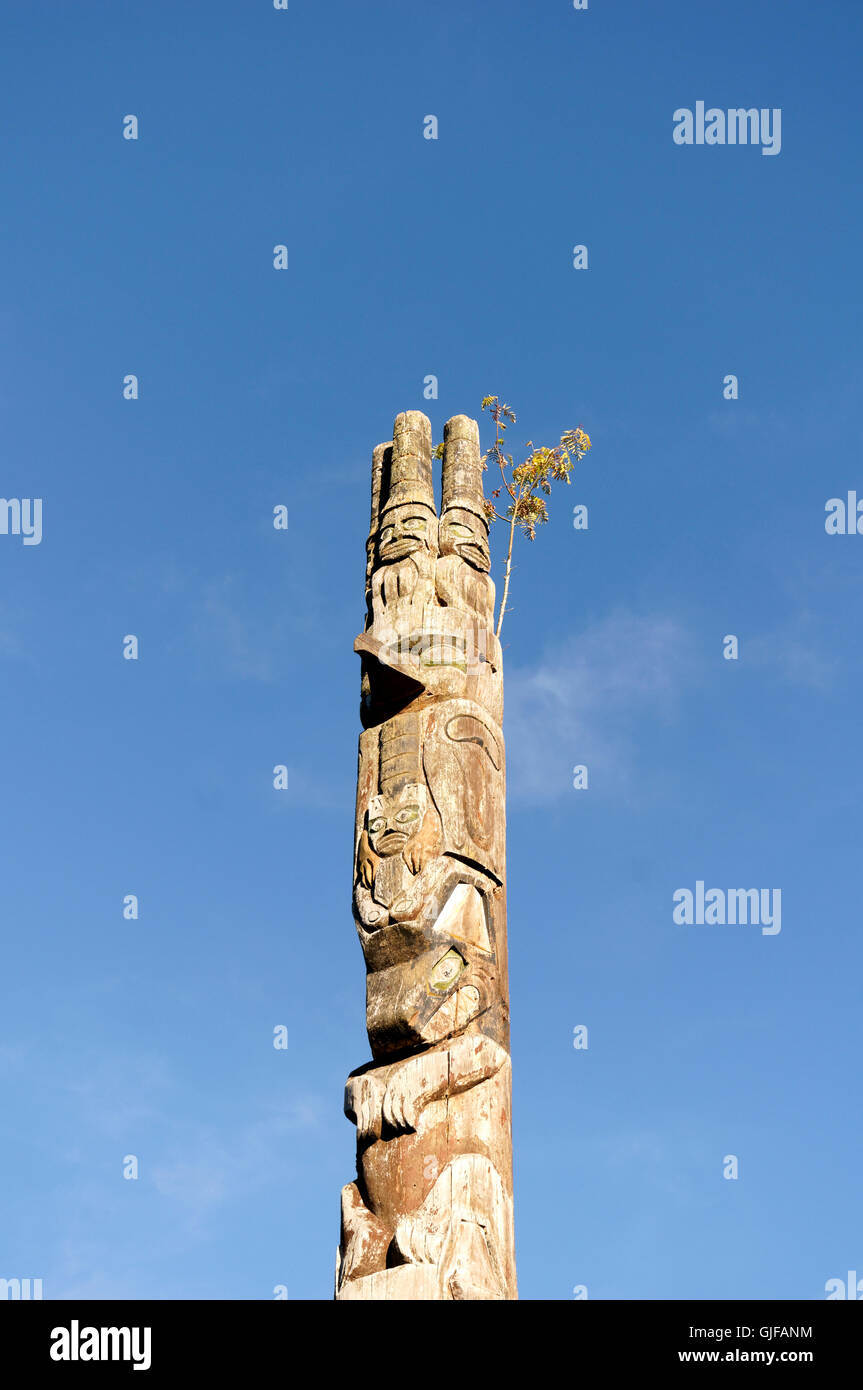Premières Nations style haïda totem en Cates Park, Deep Cove, British Columbia, Canada Banque D'Images