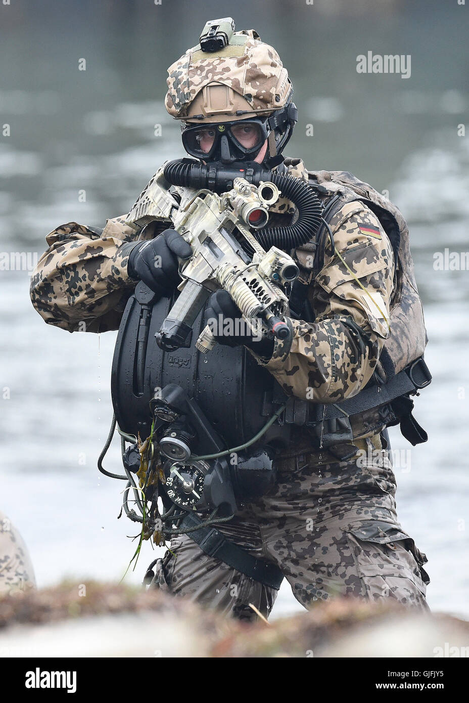 Kampftaucher Ein der Bundeswehr / Marine während eines Übung / Einsatz am 5. Avril 2014 à Eckernförde. Un plongeur de combat de l'allemand Banque D'Images