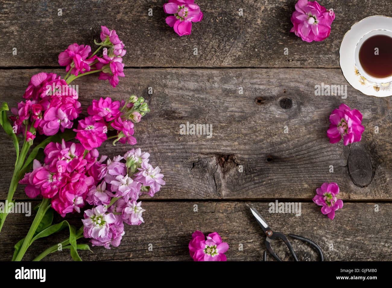 Maquette de style flatlay stock photography, fond de bois, de l'espace pour votre entreprise, les médias sociaux, blog message ou conception, perf Banque D'Images
