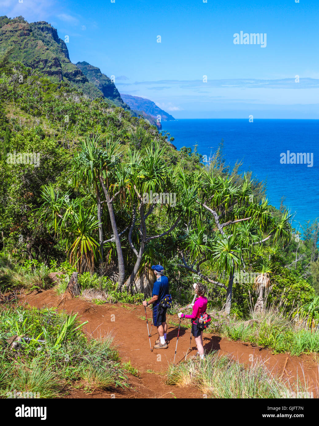 Randonneurs sur le sentier Kalalau sur Kauai Banque D'Images