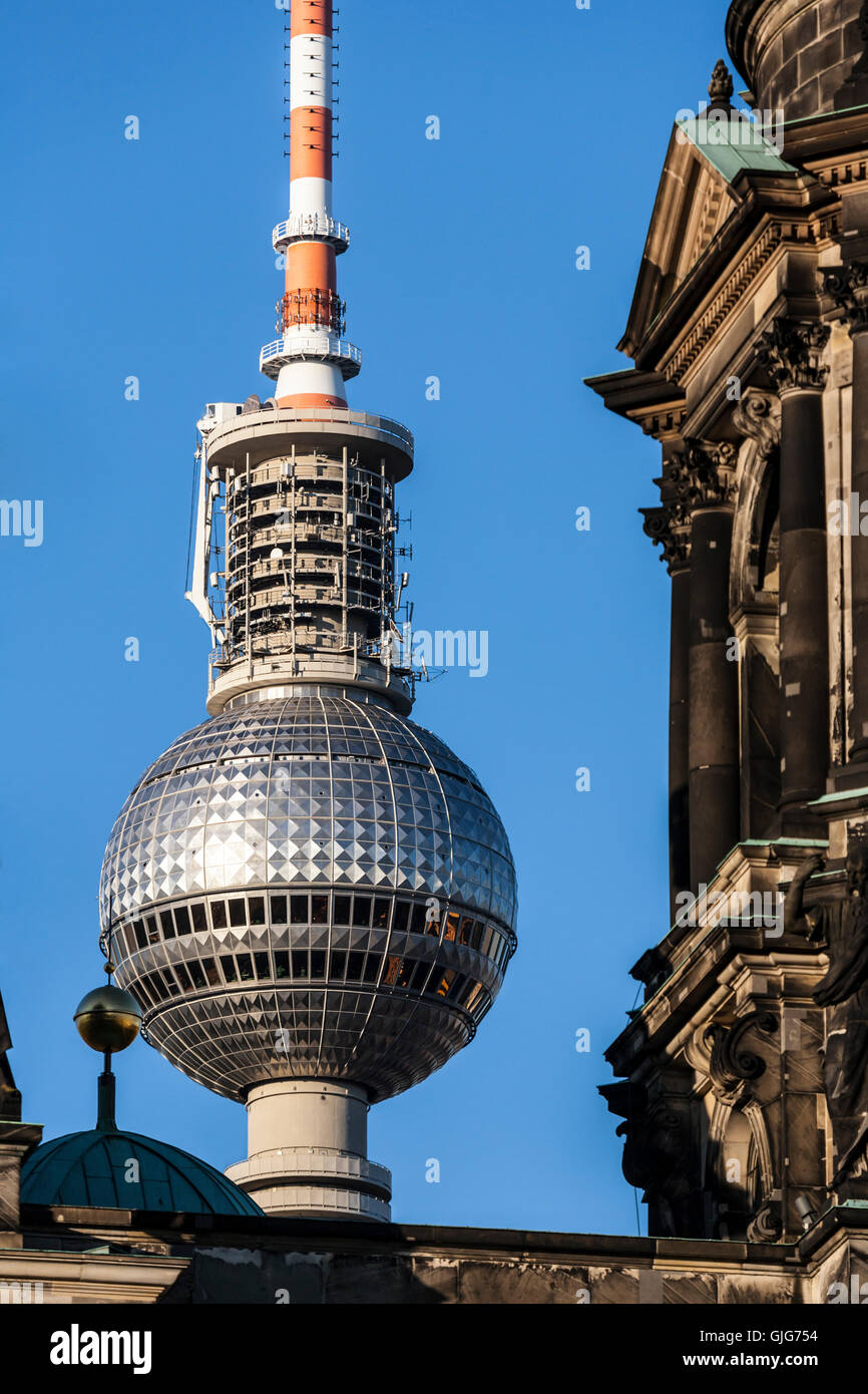 La Cathédrale et la tour de télévision de Berlin, Mitte, Berlin, Allemagne Banque D'Images