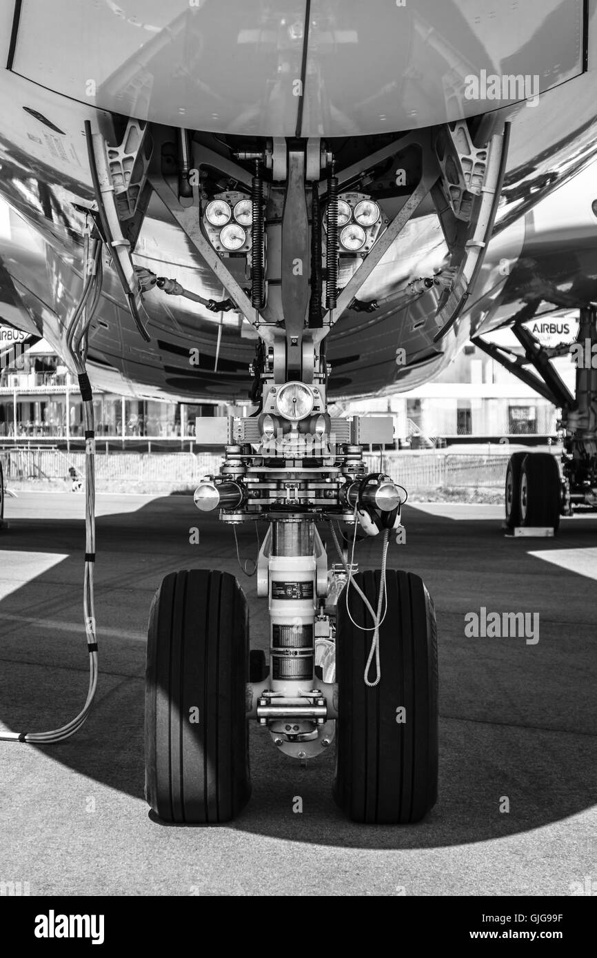 Train d'atterrissage avant de l'avion Airbus A350-900 plus récent XWB. Banque D'Images