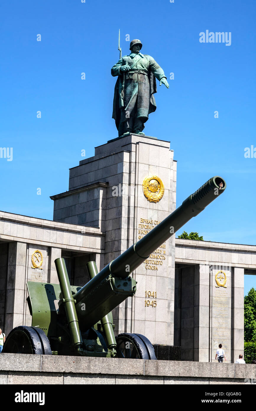 Monument commémoratif de guerre soviétique, le parc du Tiergarten, Berlin, Allemagne. Banque D'Images