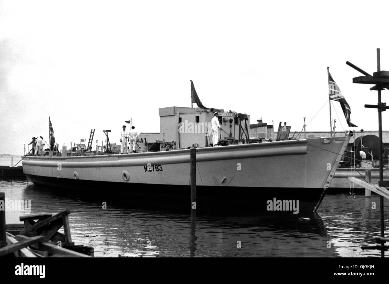 AJAX NEWS & FEATURE SERVICE. Juillet 27th, 1956. PORTSMOUTH, Angleterre. Lancement DE LA CLASSE JAMBON DRAGUEUR CÔTIER À ODIHAM HMS M FURCY VOSPER'S PORTCHESTER COUR. PHOTO:AJAX NEWS & FEATURE SERVICE/VT COLLECTION REF:D1   405 VT 71708 Banque D'Images