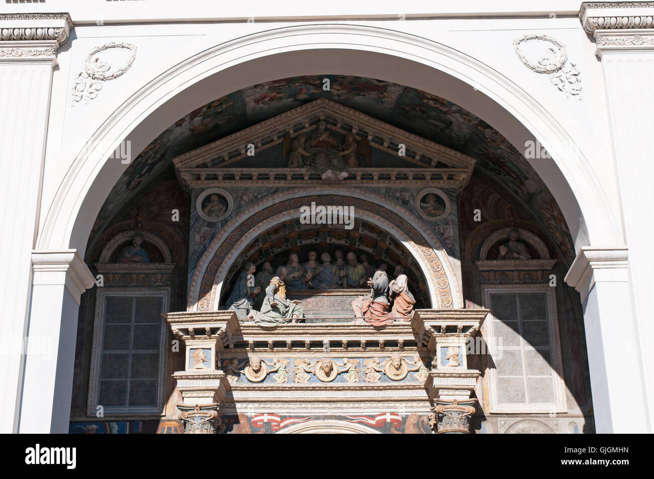 Aoste, Val d'Aoste : la façade de la cathédrale de l'assomption de Marie et saint Jean le Baptiste, témoignage de l'histoire de l'Art en Vallée d'Aoste Banque D'Images