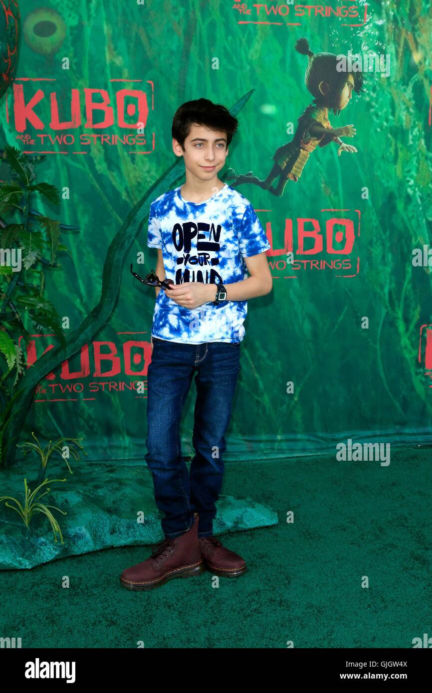 Universal City, CA. 14Th Aug 2016. Aidan Gallagher aux arrivées de KUBO ET LES DEUX CHAÎNES Premiere, AMC Universal City Walk, Universal City, CA, le 14 août 2016. © Priscille Grant/Everett Collection/Alamy Live News Banque D'Images