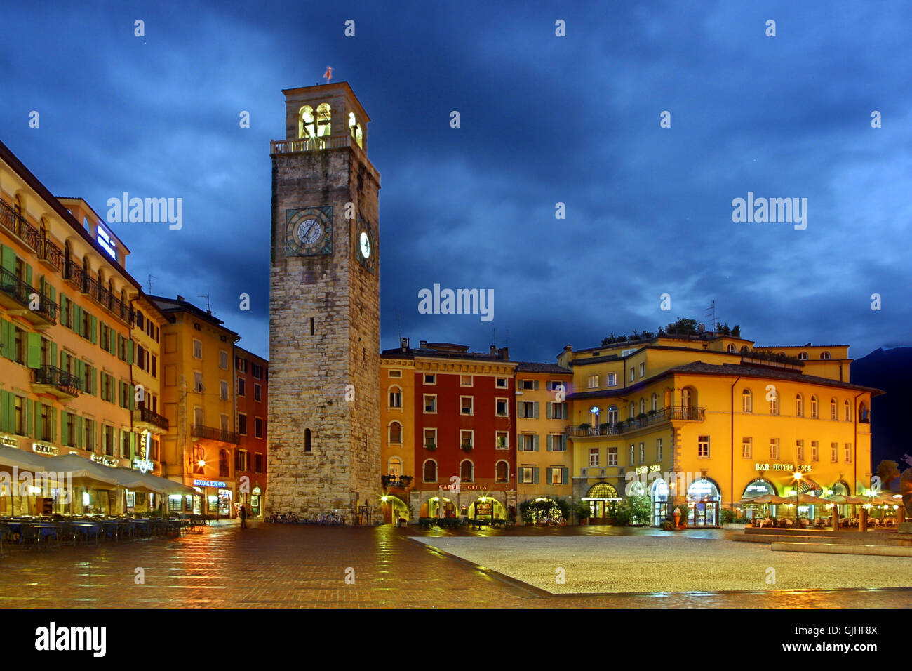 Riva del Garda à l'heure bleue Banque D'Images