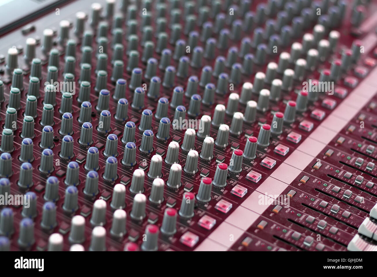 Close-up of electronic sound mixer conseil Banque D'Images