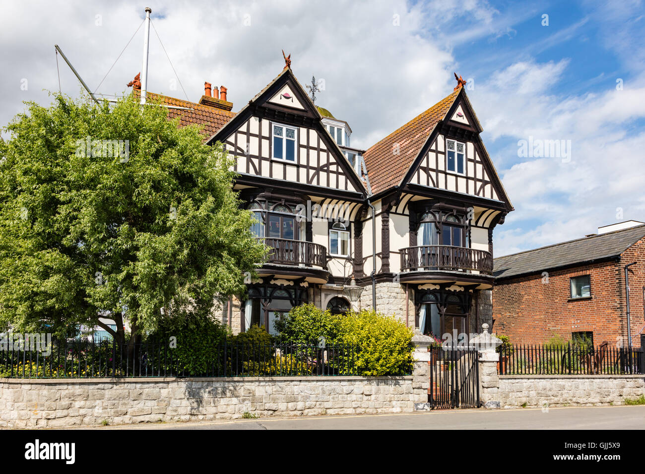 L'ancien hôtel d'Ancre, maintenant une maison, en face de l'eau à Brightlingsea, Essex, UK Banque D'Images