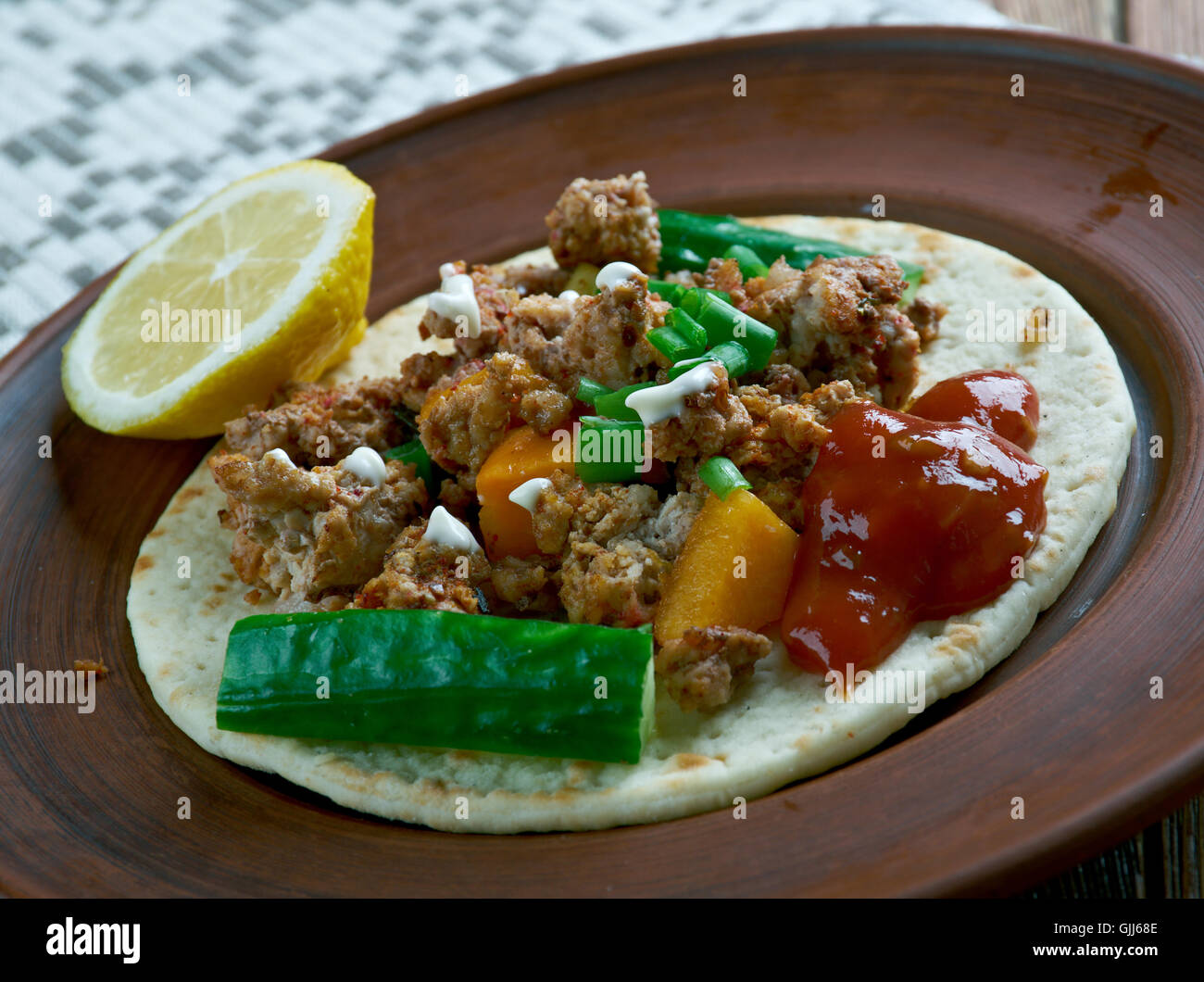 - Adobada plats qui sont communs en cuisine mexicaine similaire à tacos. Banque D'Images