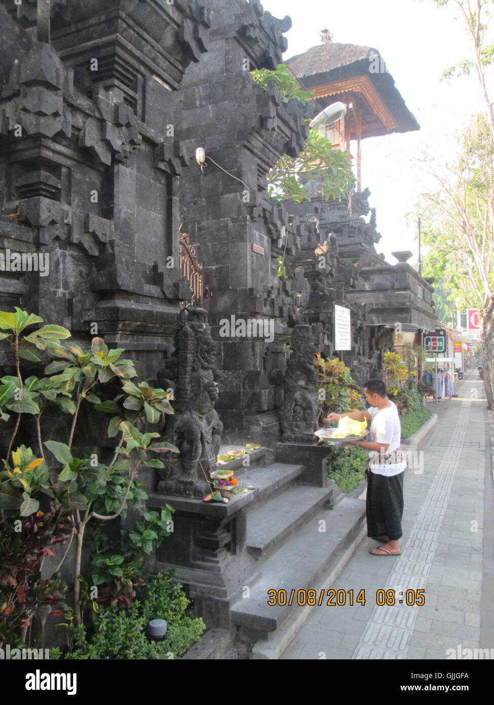 'Temple Hindou balinais' sur la rue Legian. Banque D'Images