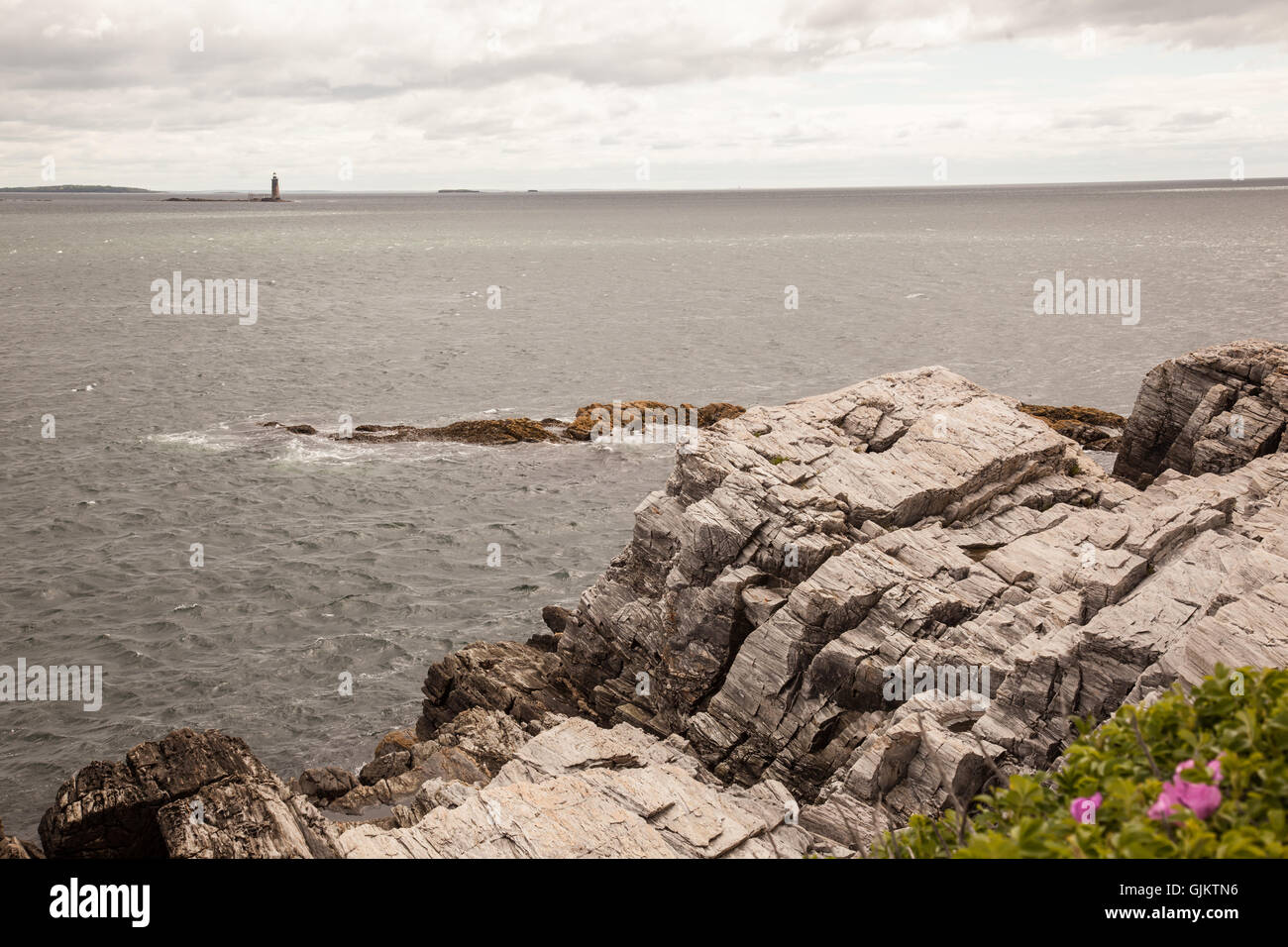 Voir l'île de Ram de Phare Ledge Ft Williams Park dans Casco Bay, Maine. Banque D'Images