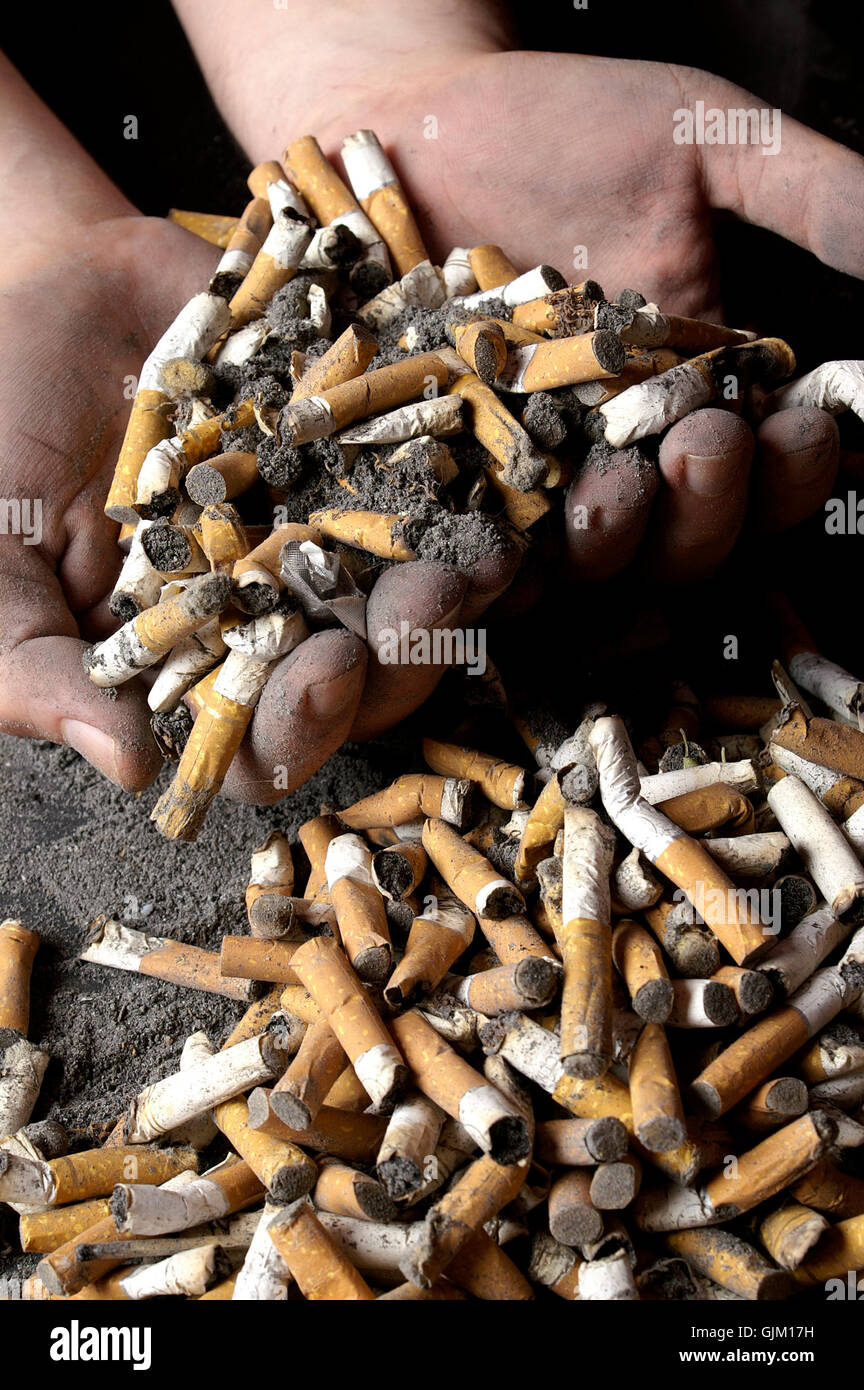 La dépendance à la cigarette accro Photo Stock