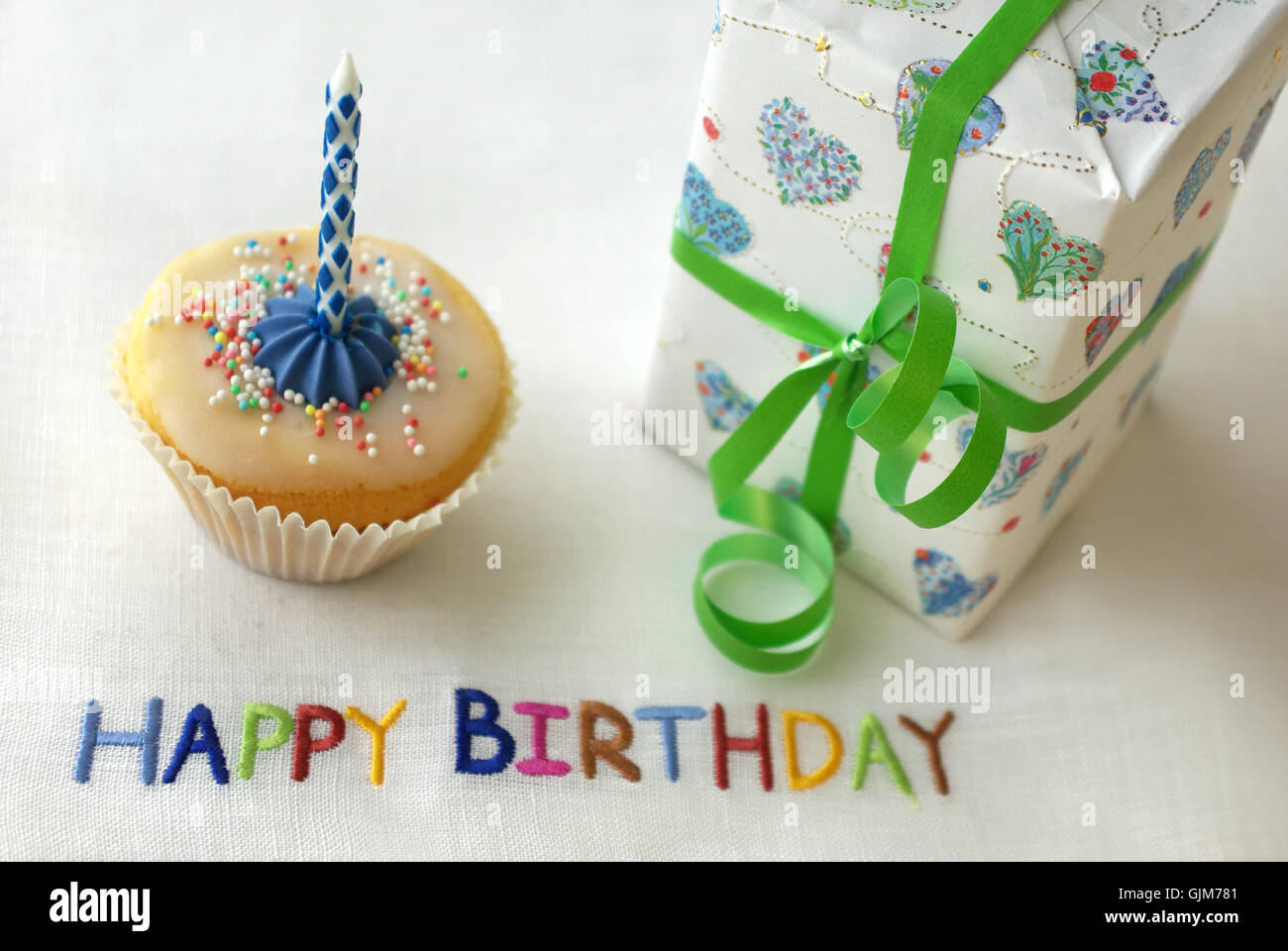 Cadeau d'anniversaire gâteau d'anniversaire cadeaux Banque D'Images