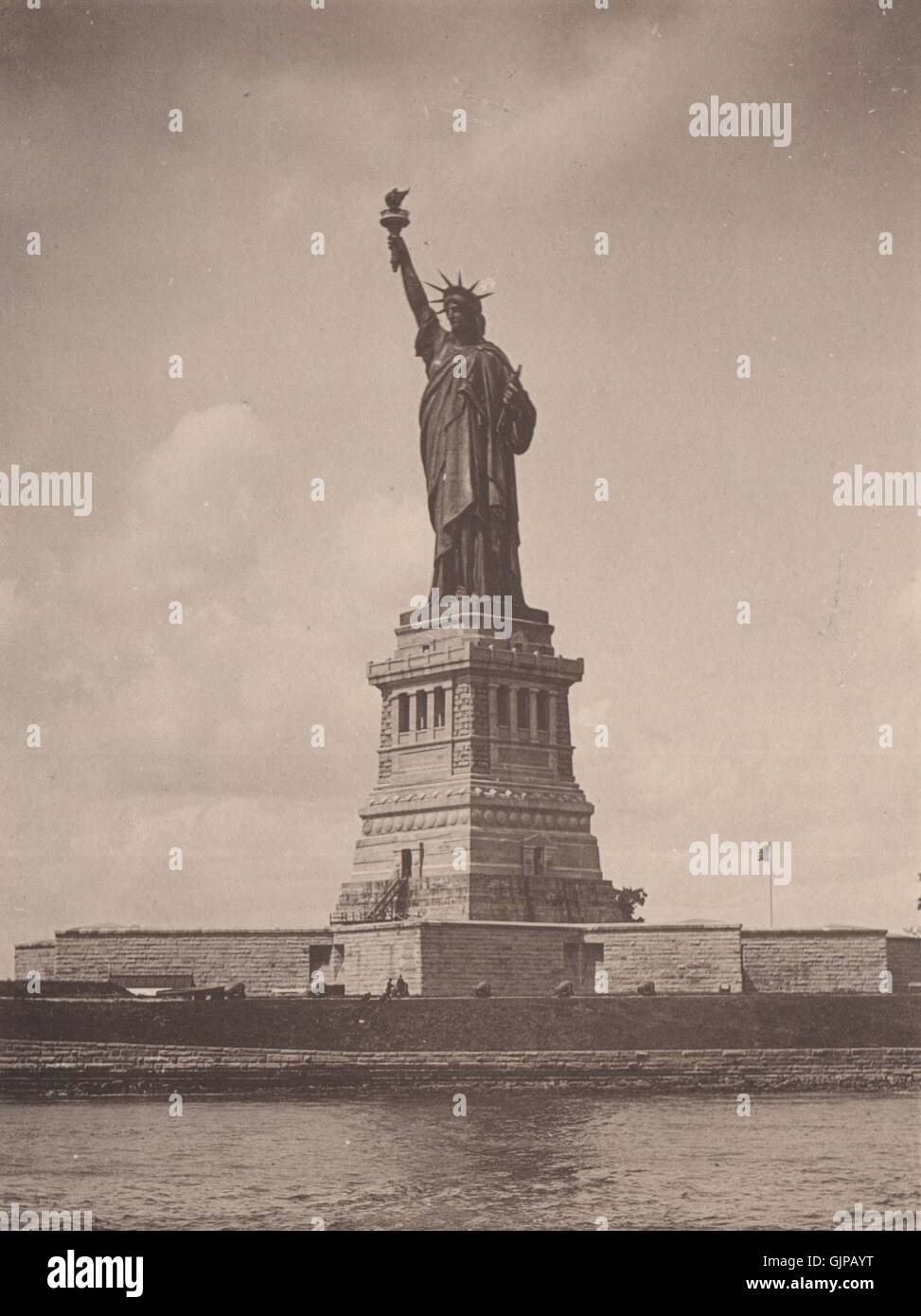 La Statue De La Liberte Le Port De New York Albertype Imprimer Antique Print 13 Photo Stock Alamy La Statue De La Liberte Le Port De New York Albertype Imprimer Antique Print 13 Photo Stock Alamy