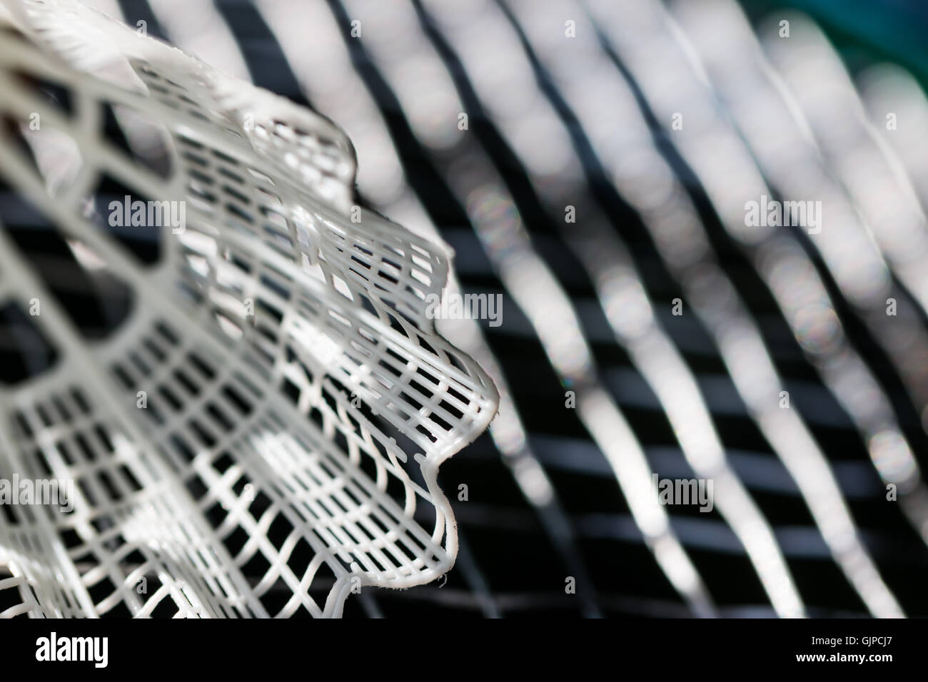 Le joueur de badminton ou birdie situé sur une raquette Banque D'Images