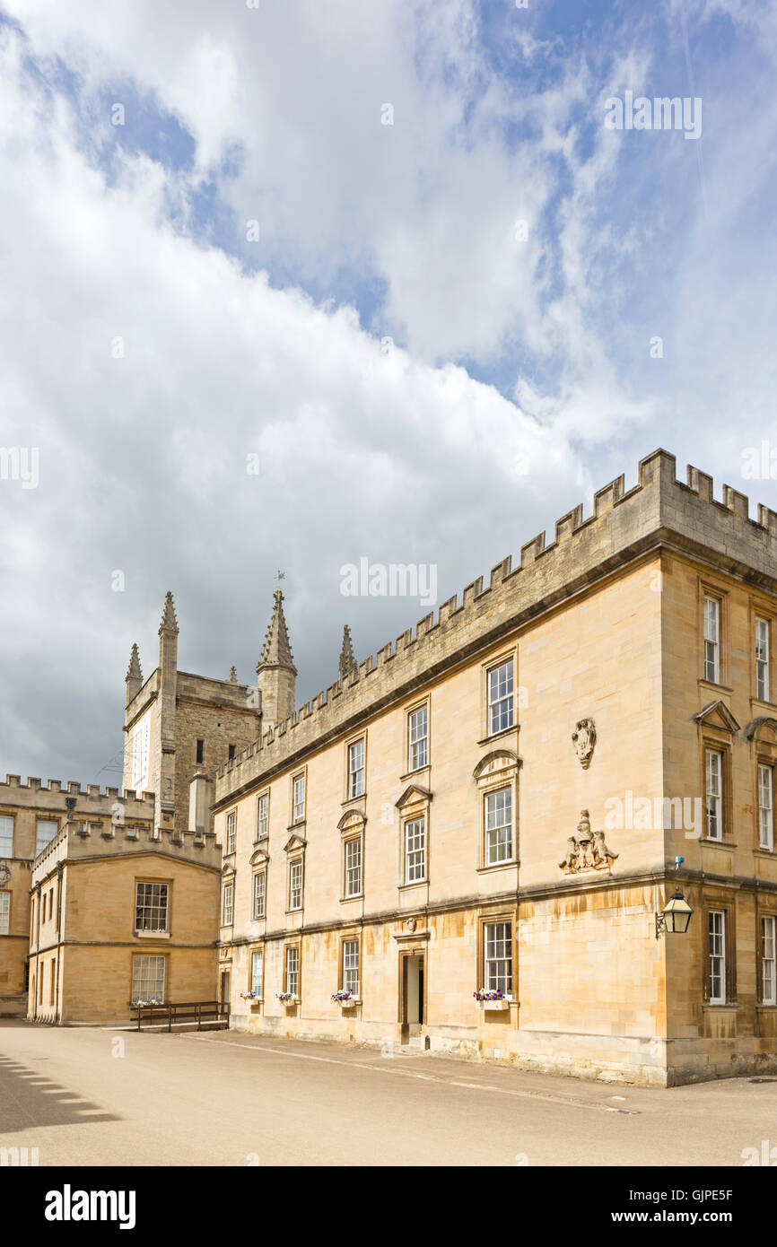 L'impressionnante architecture du quadrangle de jardin au New College, Oxford, England, UK Banque D'Images