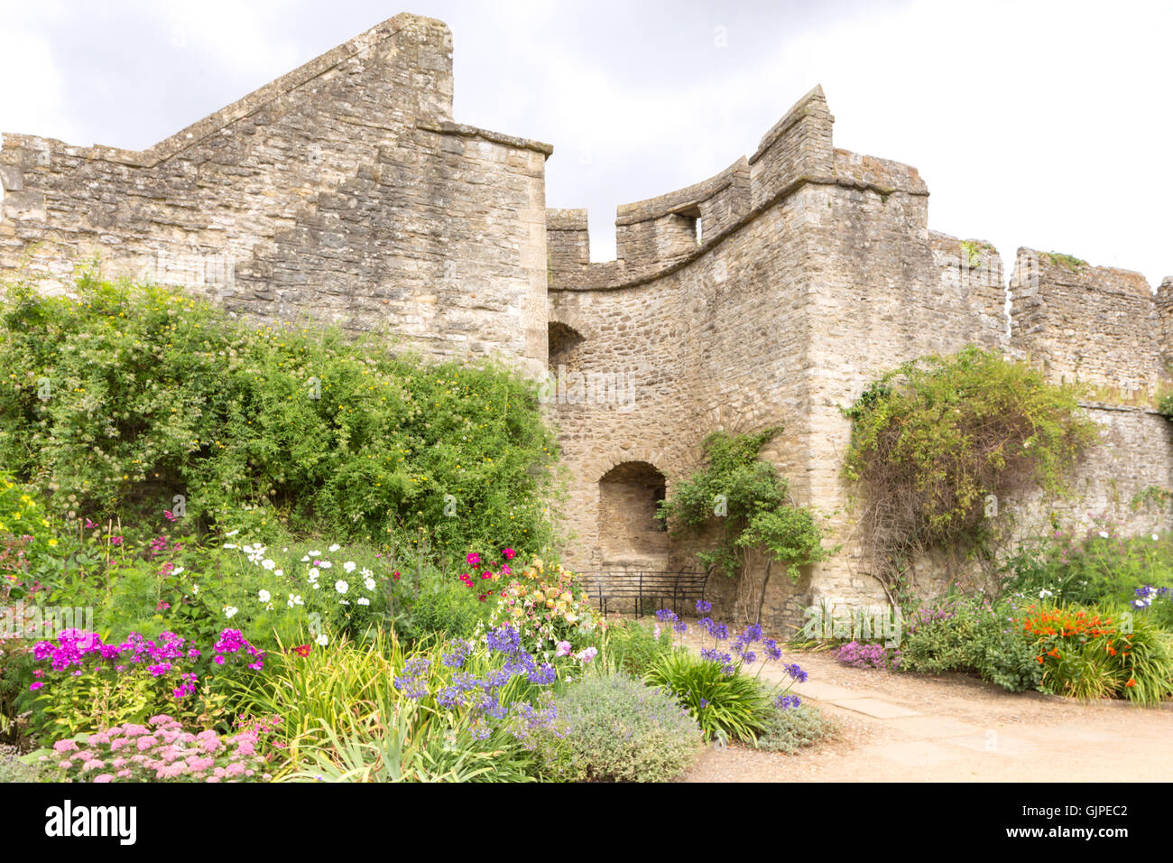 L'impressionnant mur de ville du 12ème siècle dans le domaine du New College, Oxford, England, UK Banque D'Images