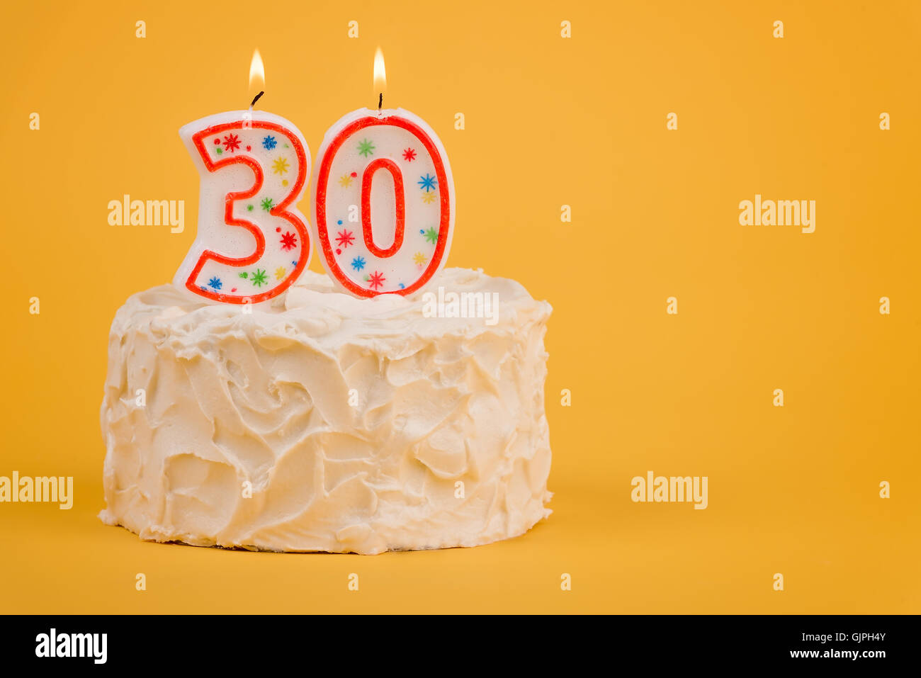 Gateau D Anniversaire 30 Ans Banque D Image Et Photos Alamy