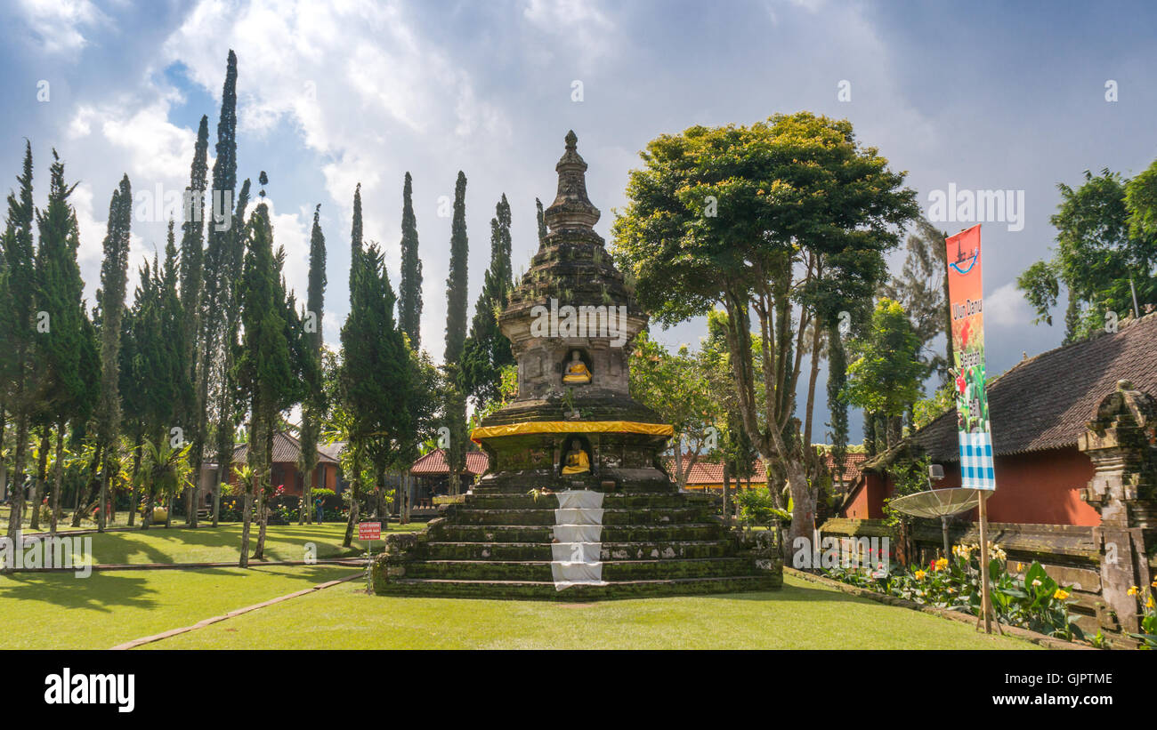 Un temple bouddhiste sur le terrain de l'Pura Ulun Danu Bratan sur Bali Banque D'Images