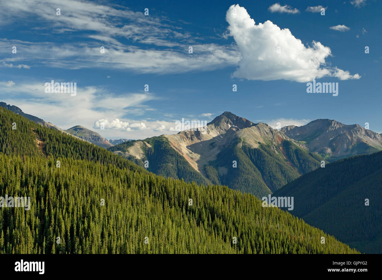 Vue des montagnes au-dessus du bassin des États-Unis, montagnes de San Juan, près de Silverton, Colorado USA Banque D'Images