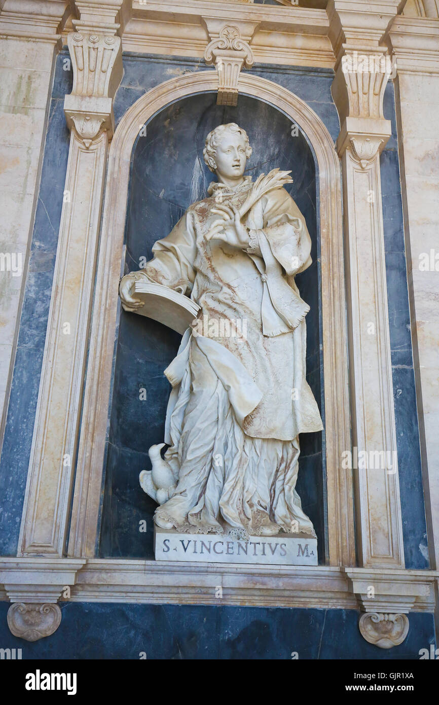 Statue de Saint Vincent de Saragosse, également connu sous le nom de Saint-Vincent martyr, Vincent de Huesca ou Vincent le Diacre Banque D'Images