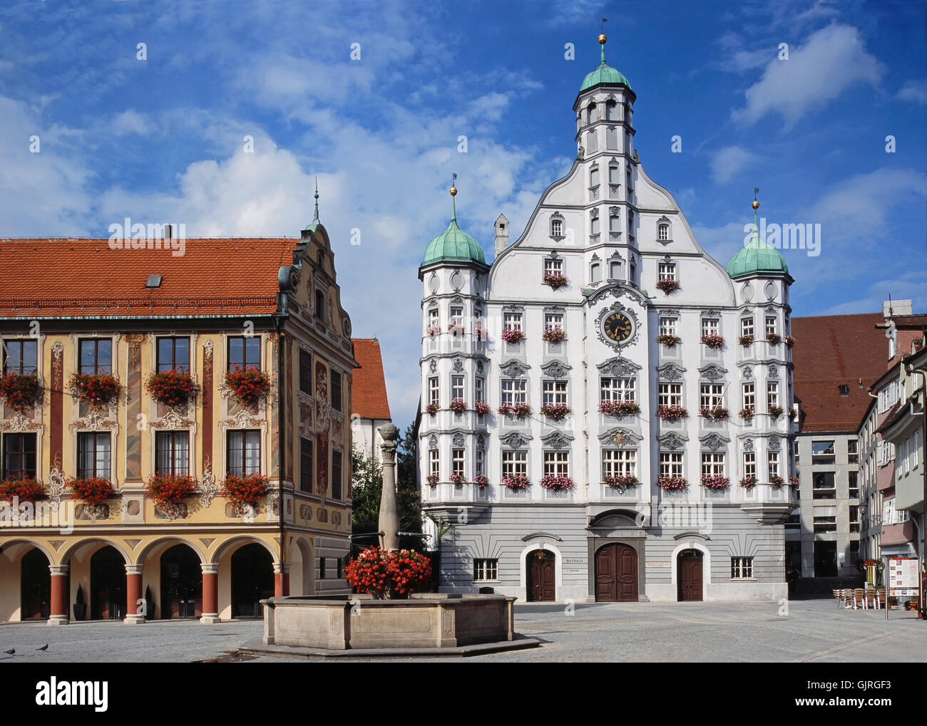 Hôtel de ville et la fontaine à memmingen Banque D'Images