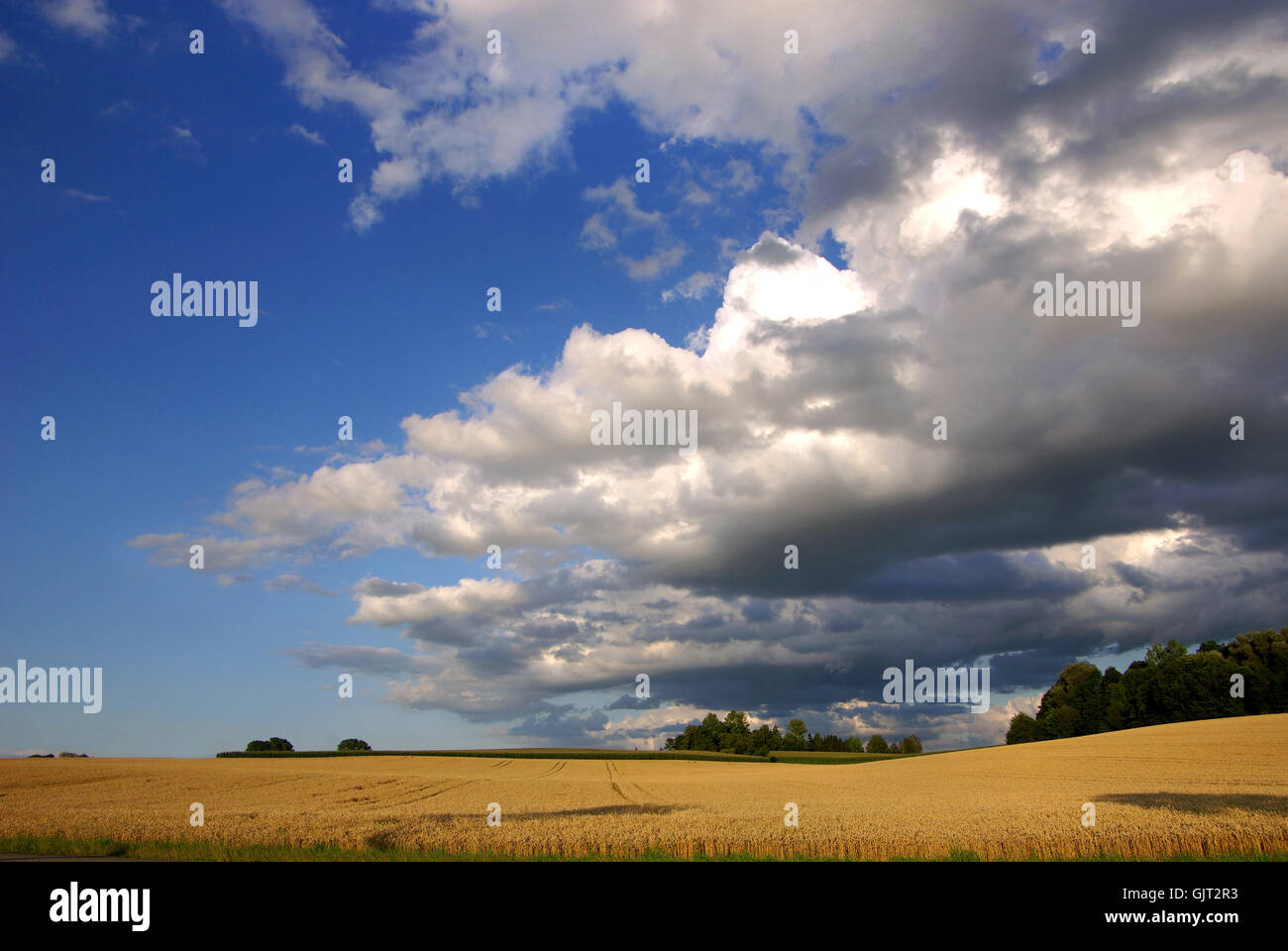 Pour la plupart, nuageux et Banque D'Images