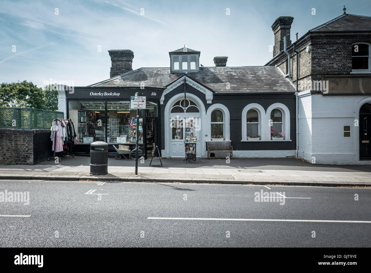 Façade extérieure de la librairie Osterley à Hounslow, Middlesex, Londres, Royaume-Uni Banque D'Images