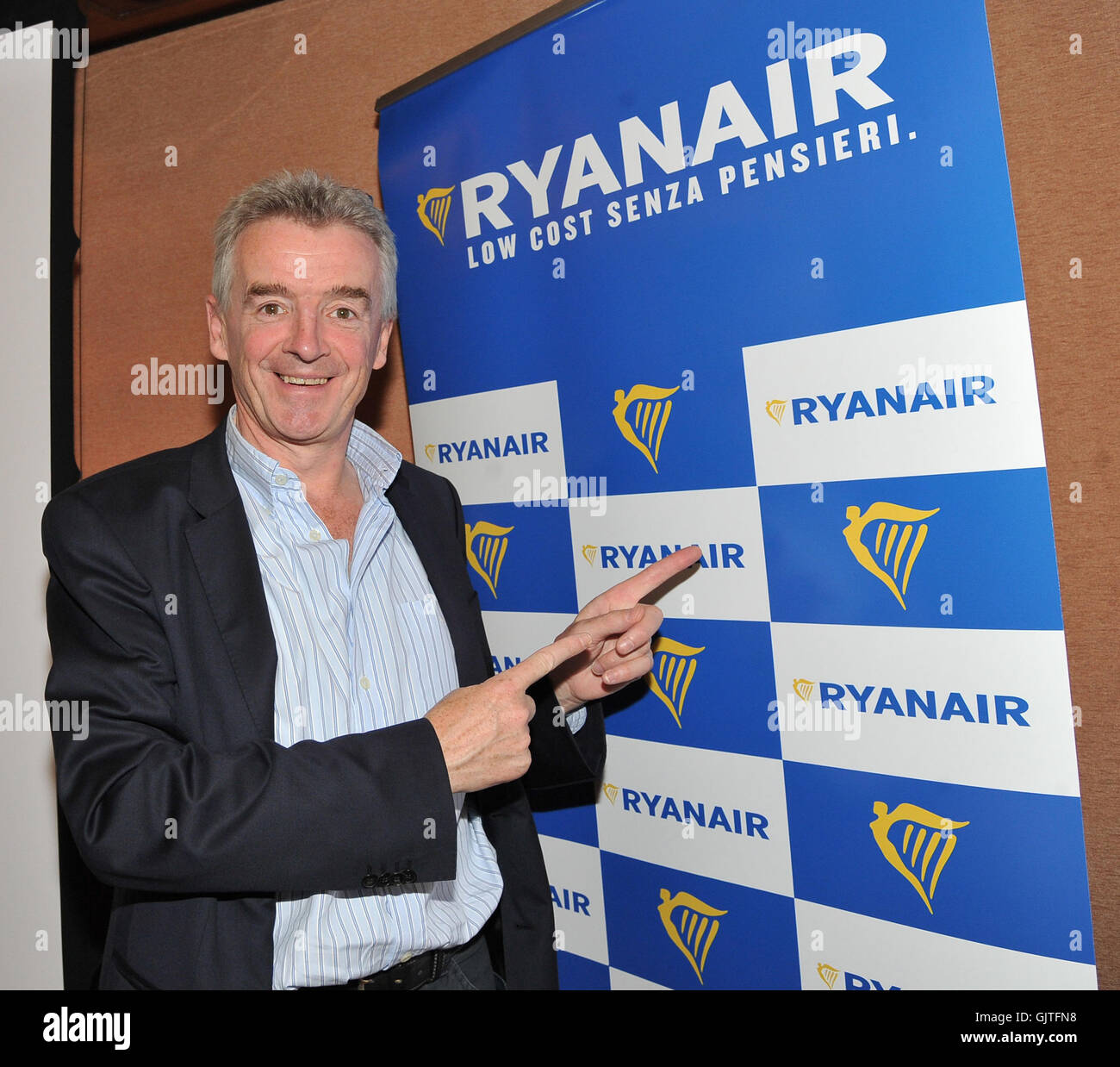 Pdg de Ryanair Michael O'Leary et Marketing Manager Jean François Alborante assister à une conférence de presse à Milan Italie Ryanair d'adressage avec : Michael O'Leary où : Milan, Italie Quand : 20 Avr 2016 Crédit : IPA/WENN.com **Uniquement disponible pour la publication je Banque D'Images