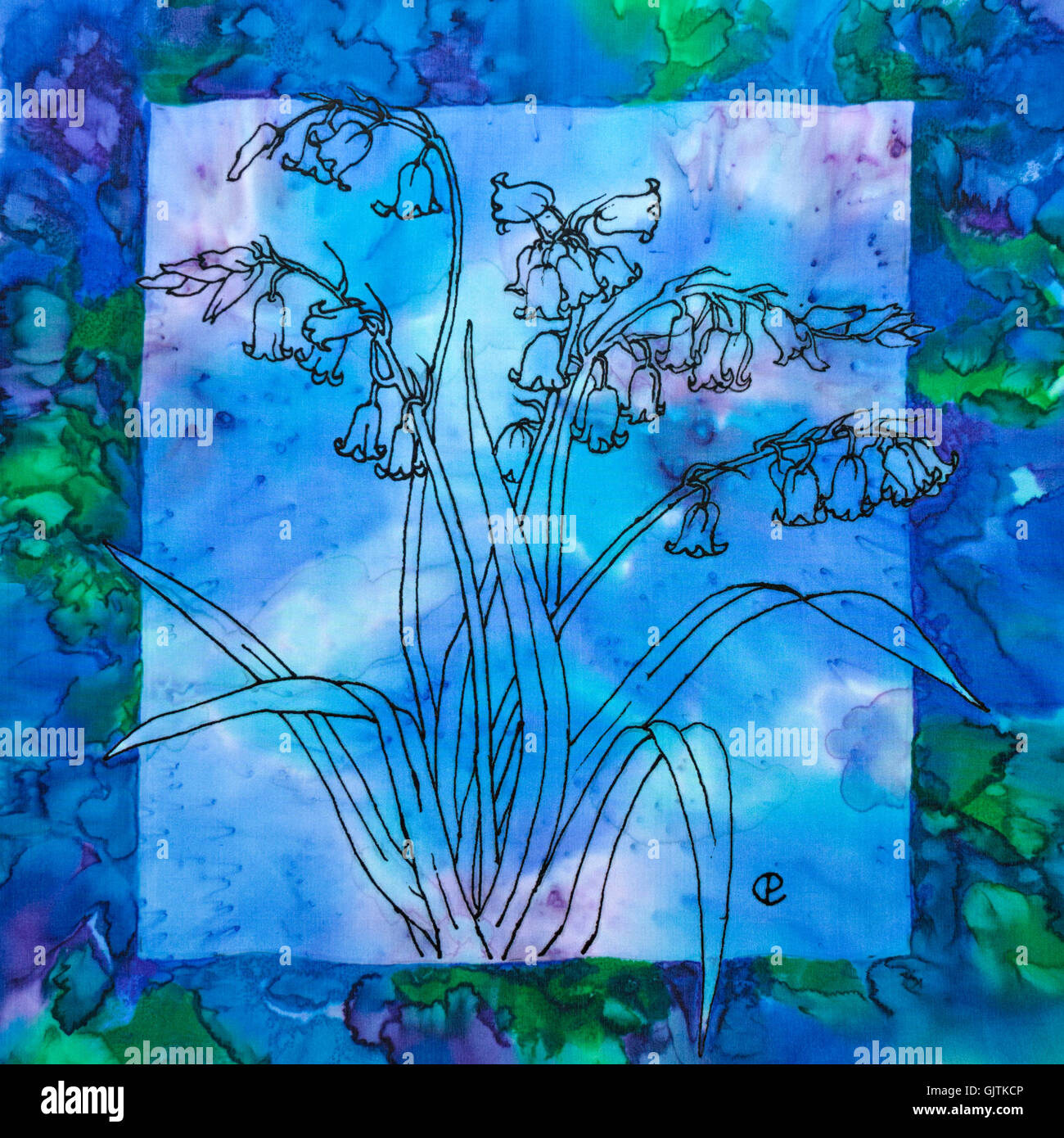 Photographie de peinture sur soie de Bluebell flowers contre l'arrière-plan bleu et vert à l'aide de colorants de Paula fixe vapeur Chapman. Banque D'Images