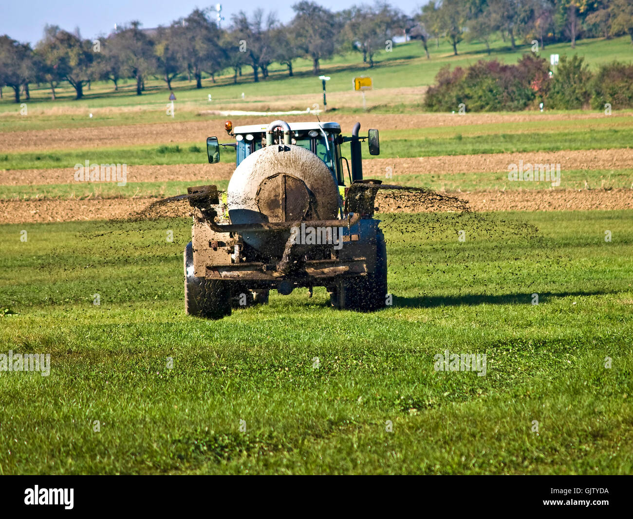 Tracteur fertiliser groundswell Banque D'Images