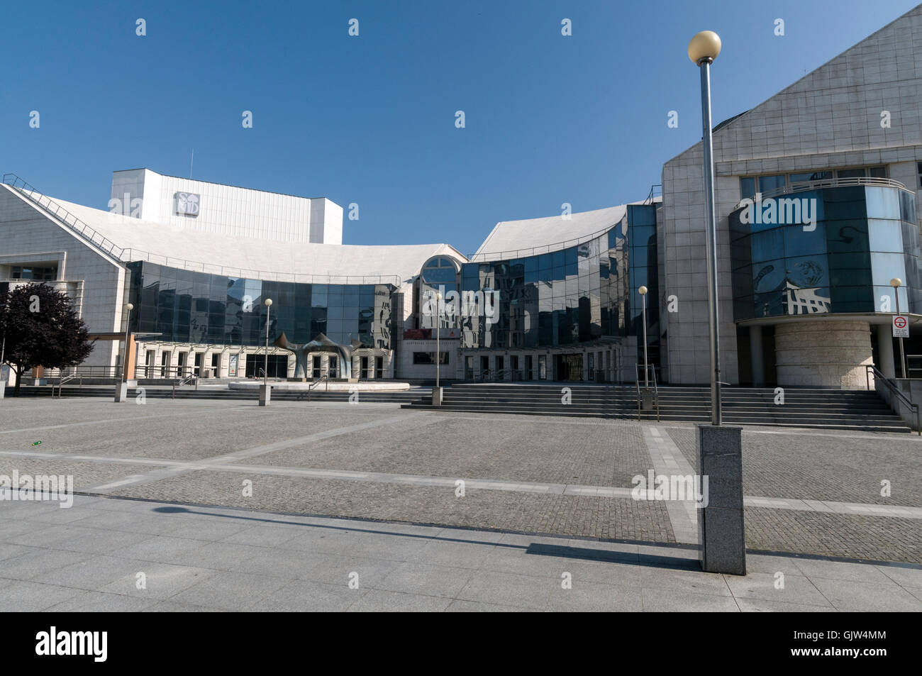 Le nouveau bâtiment du Théâtre national slovaque – Nová budova Slovenského národného divadla à l'EUROVEA (un complexe moderne d'un SH Banque D'Images