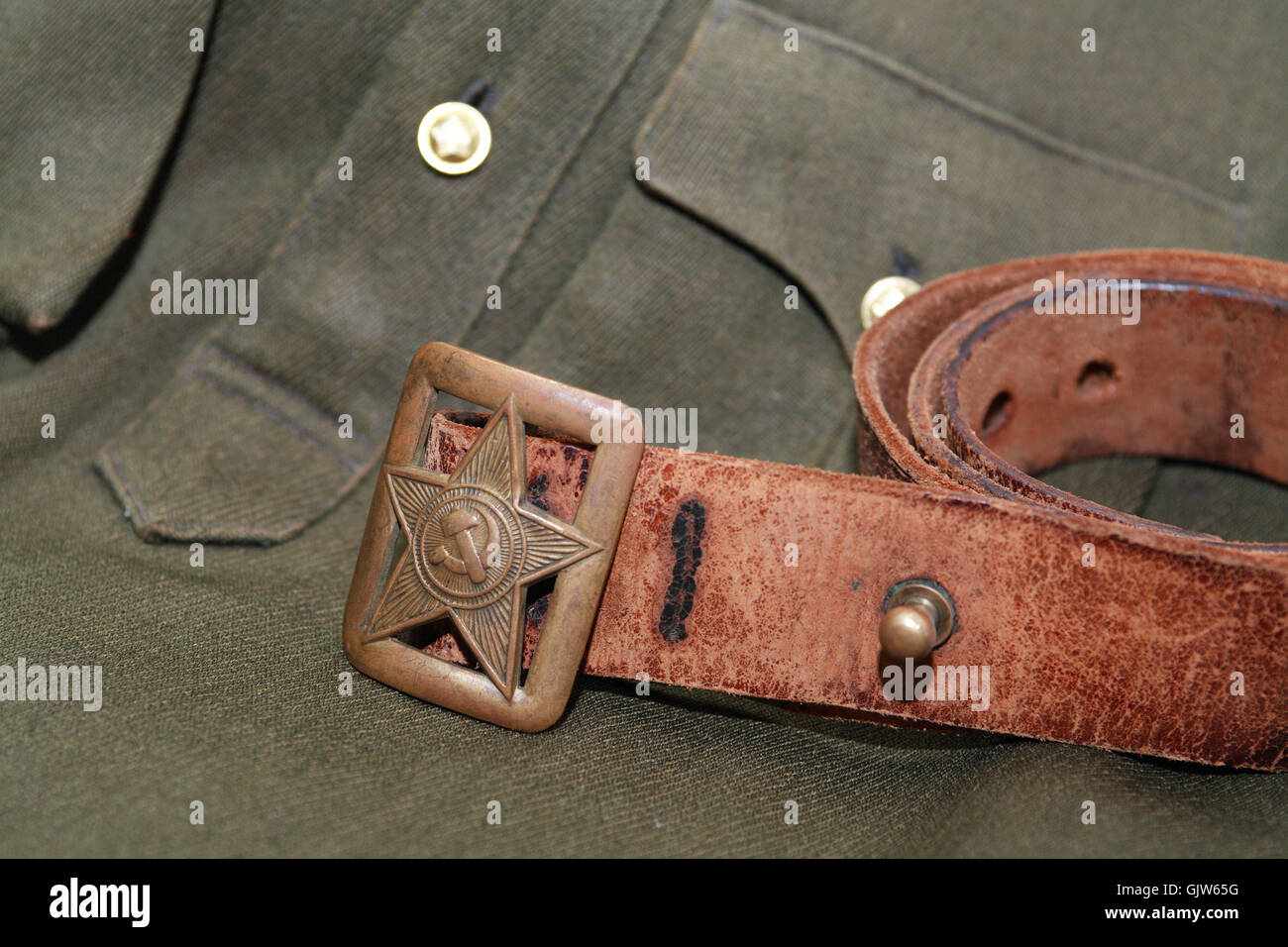 La Seconde Guerre mondiale l'agent soviétique vieille ceinture de cuir et  de vêtements Photo Stock - Alamy
