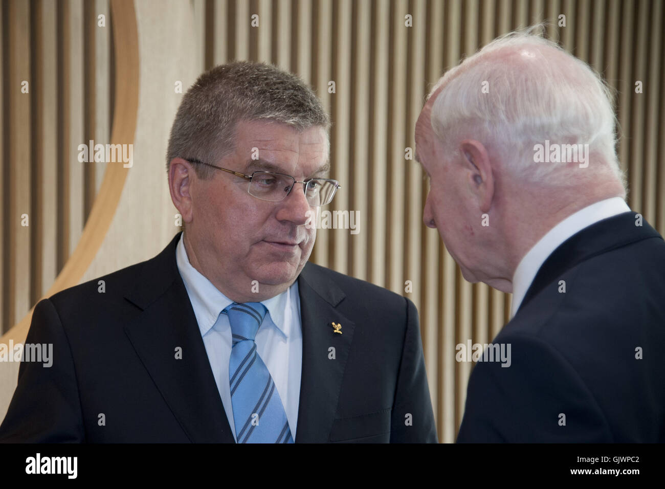 Francfort, Allemagne. 20 mai, 2016. Fichier - Le président du CIO, Thomas Bach (à gauche) s'entretient avec le président des COE Patrick Hickey DOSB lors d'une réception à Francfort, 20 mai 2016. Dans le monde d'utilisation | © dpa/Alamy Live News Banque D'Images