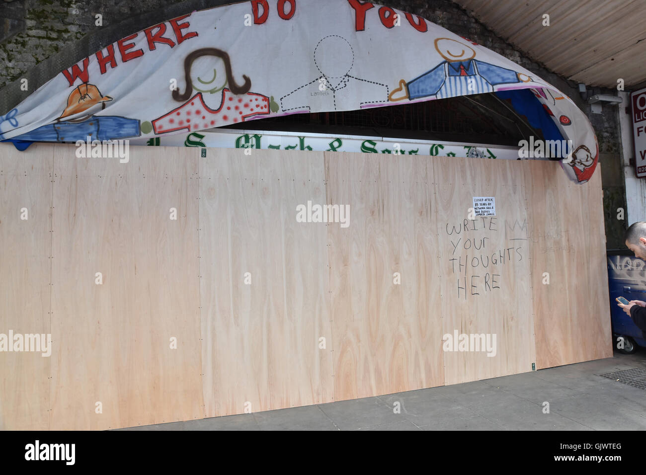 Brixton, Londres, Royaume-Uni. 18 août 2016. Traders commencent à être expulsés de Brixton Arches en raison de travaux de rénovation. Banque D'Images