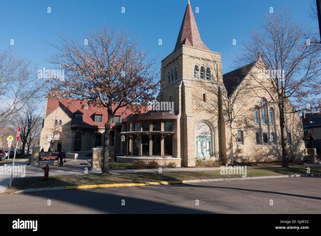 Vue d'automne de l'unité de l'Église montrant le Church-Unitarian hall récemment rénové. St Paul Minnesota MN USA Banque D'Images