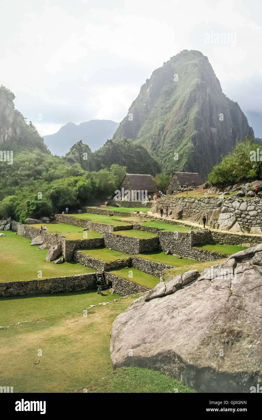 Machu Picchu, Pérou - 30 août 2008 : les touristes à visiter l'ancienne ville inca de Machu Picchu, Pérou Banque D'Images