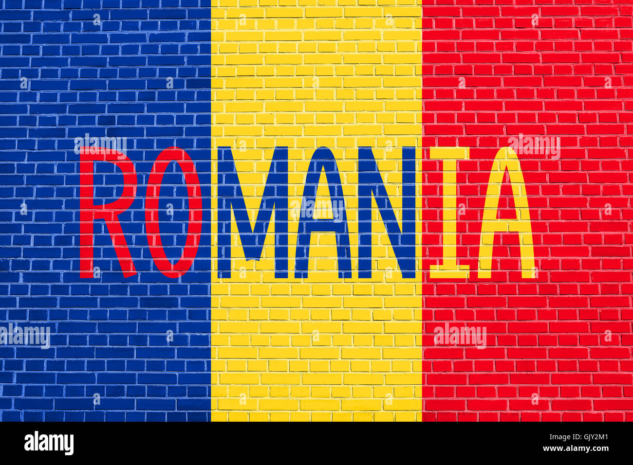 Pavillon de la Roumanie sur mur de brique texture background. Drapeau national roumain. Mot de la Roumanie. Banque D'Images
