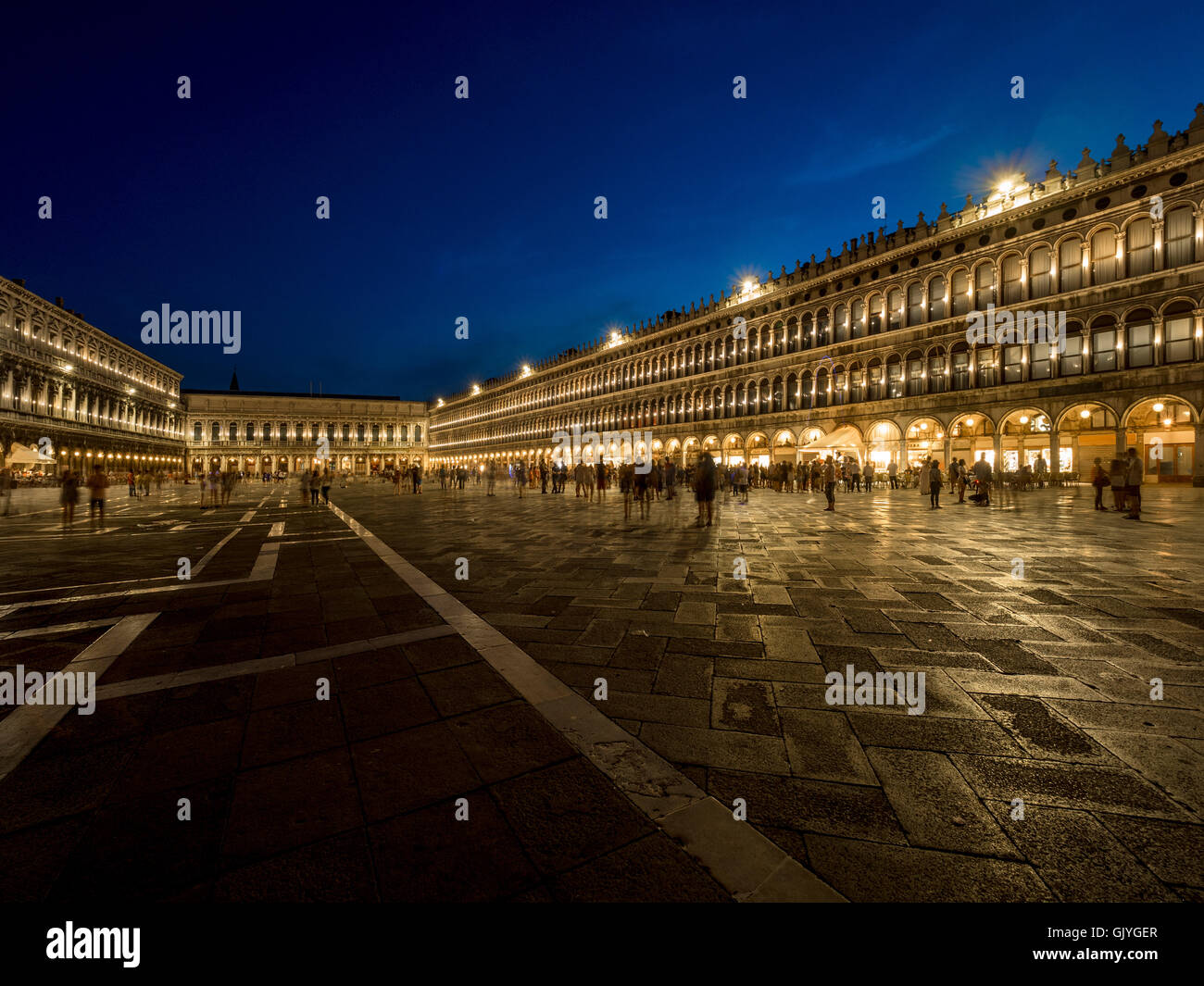 La Place St Marc le soir. Venise, Italie. Banque D'Images