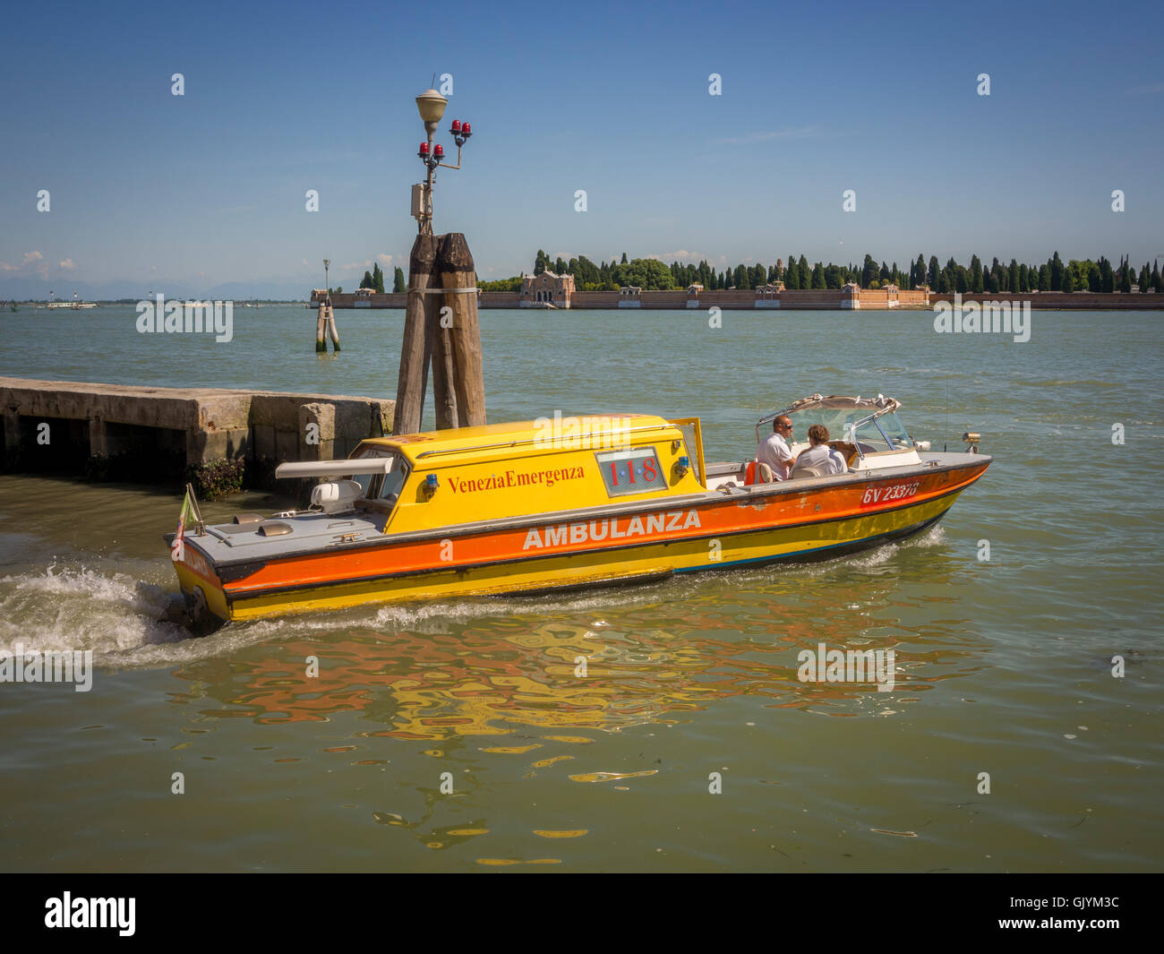 Ambulance de l'eau sur le Canale Delle Fondamenta Nuove, Venise, Italie. Banque D'Images